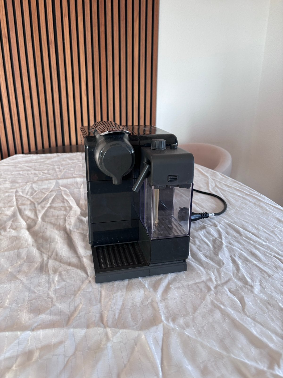 Nespresso DeLonghi EN560 Lattissima, Ophalen, Gebruikt, Koffiemachine, Koffiepads en cups