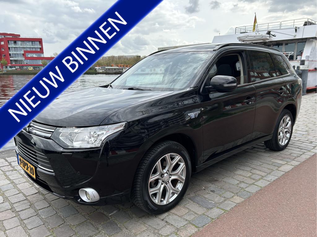 Mitsubishi Outlander 2.0 PHEV instyle 4WD Leder Navi Xenon C, Automaat, Zwart, 4 cilinders, Skiluik