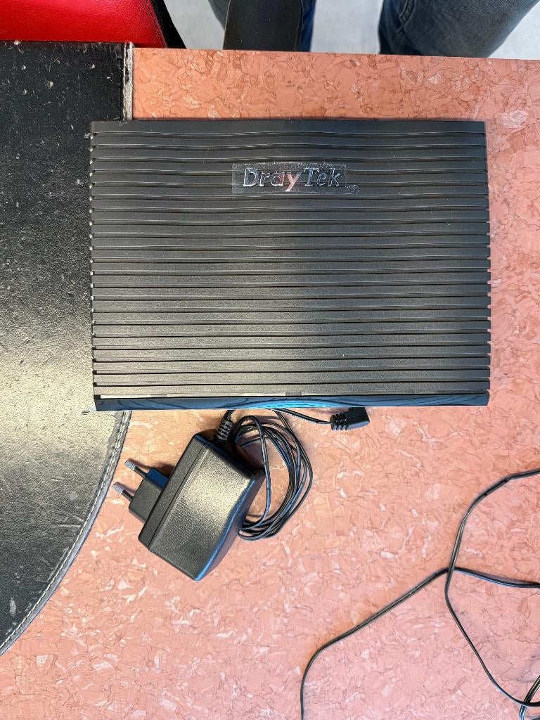 DrayTek Vigor 2926, Ophalen of Verzenden, Zo goed als nieuw, Router, DrayTek Vigor