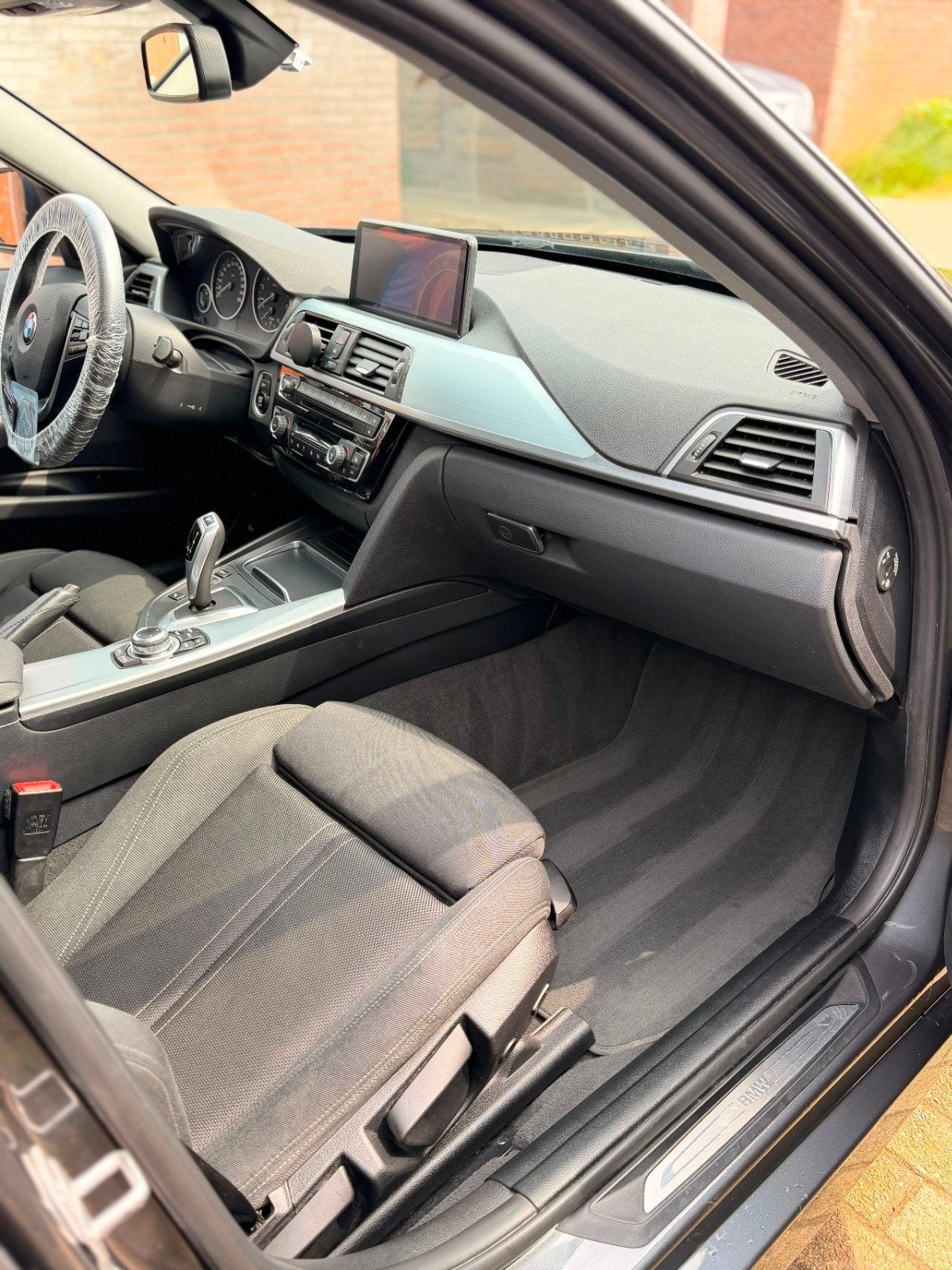 BMW 3-Serie 320i  Aut 2017 Grijs carpl.camera.stoelv.trekhaa, Auto's, BMW, 1998 cc, 1800 kg, Zwart, 4 cilinders