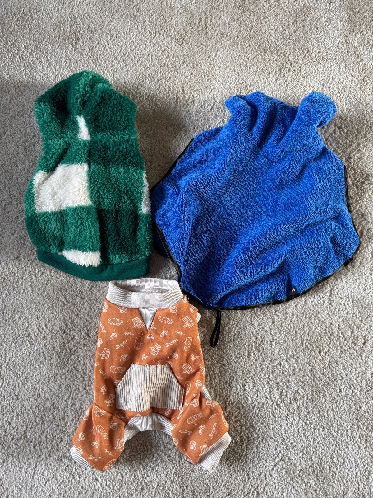 Gratis honden kleding en handdoek, Dieren en Toebehoren, Honden-accessoires, Zo goed als nieuw, Ophalen