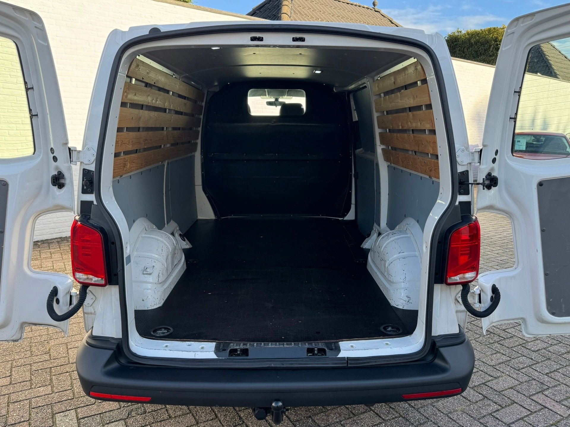 Volkswagen Transporter 2.0 TDI L2H3 28 Comfortline Carplay C, Voorwielaandrijving, Dealer onderhouden, Gebruikt, 4 cilinders
