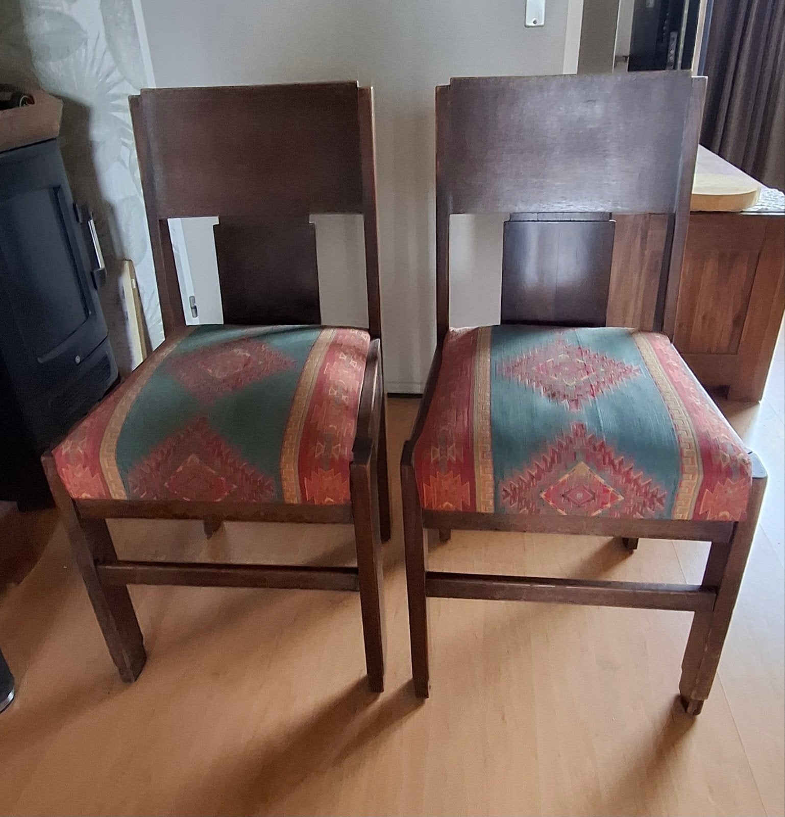 Twee Art Deco/ Haagse school houten stoelen., Ophalen