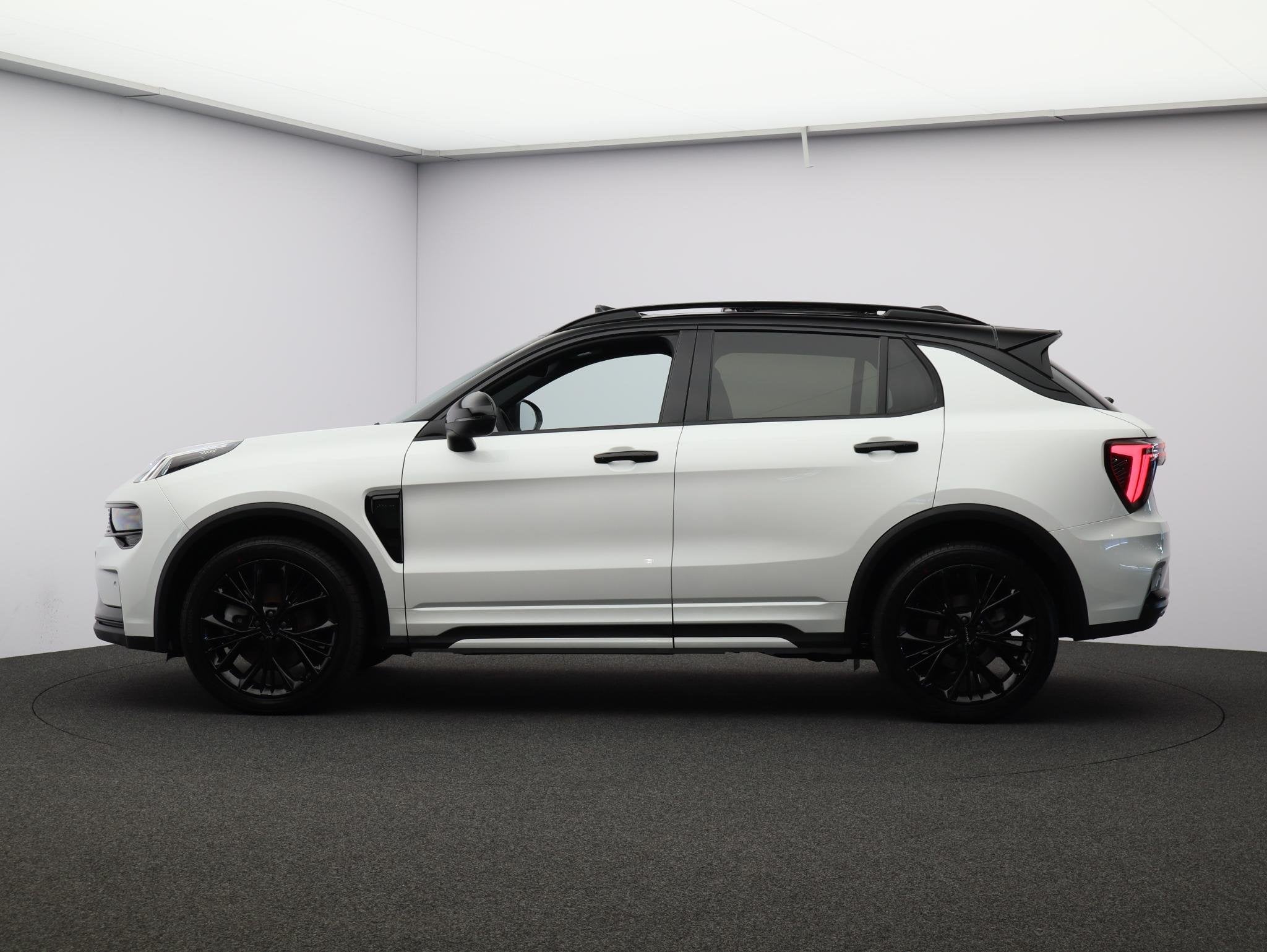 Lynk & Co 01 1.5 More VOORRAADACTIE! € 47145.- VOOR € 42, 4 cilinders, 1898 kg, Wit, Plug-in hybride