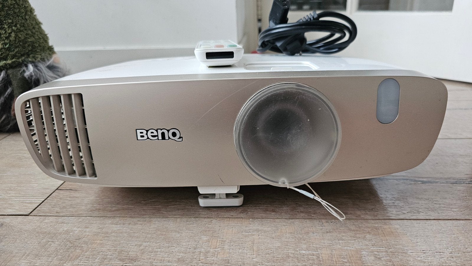 BenQ W2000 Full HD Home Cinema Beamer - nieuwe lamp in 2024, Gebruikt, Ophalen of Verzenden, DLP, Full HD (1080)