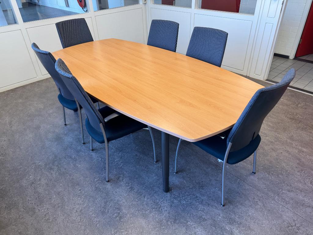 Vergadertafel met 6 Röder stoelen, Zakelijke goederen, Kantoor en Winkelinrichting | Kantoormeubilair en Inrichting, Werkplek