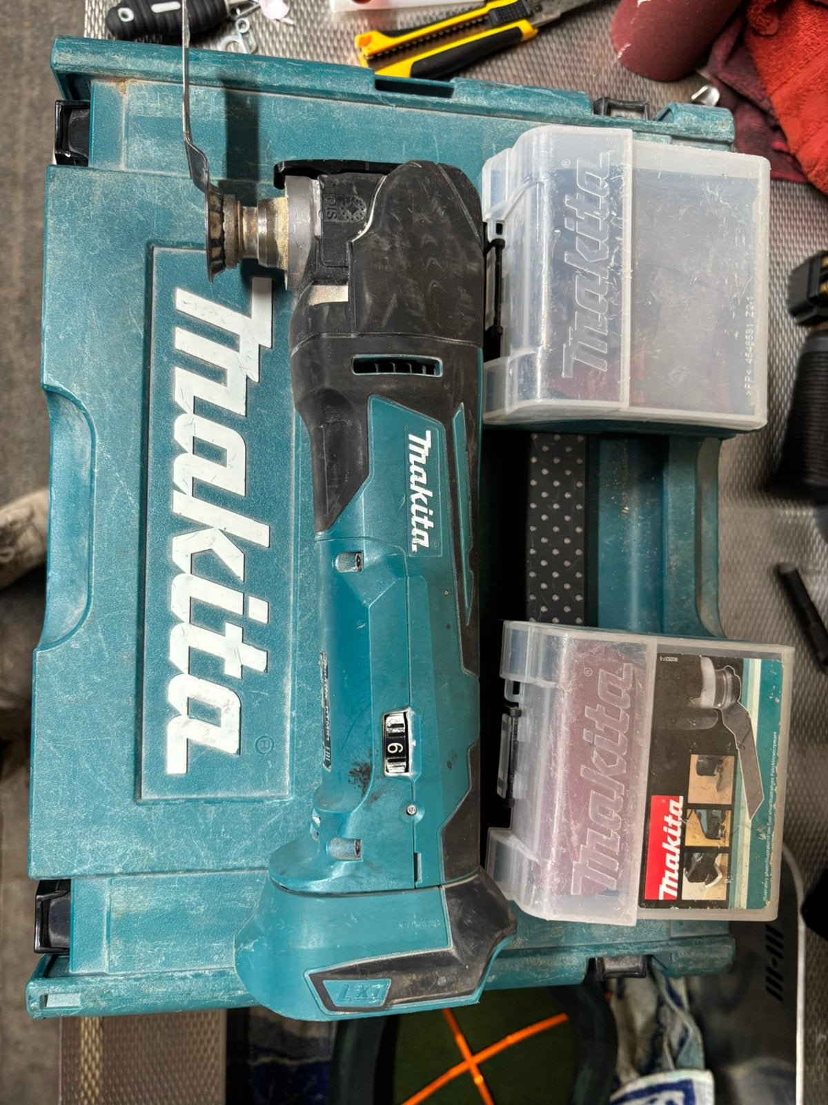 Makita DTM51ZJX3 Multitool 18V + Toebehorenset, Ophalen, Zo goed als nieuw, Minder dan 700 watt, Overige typen