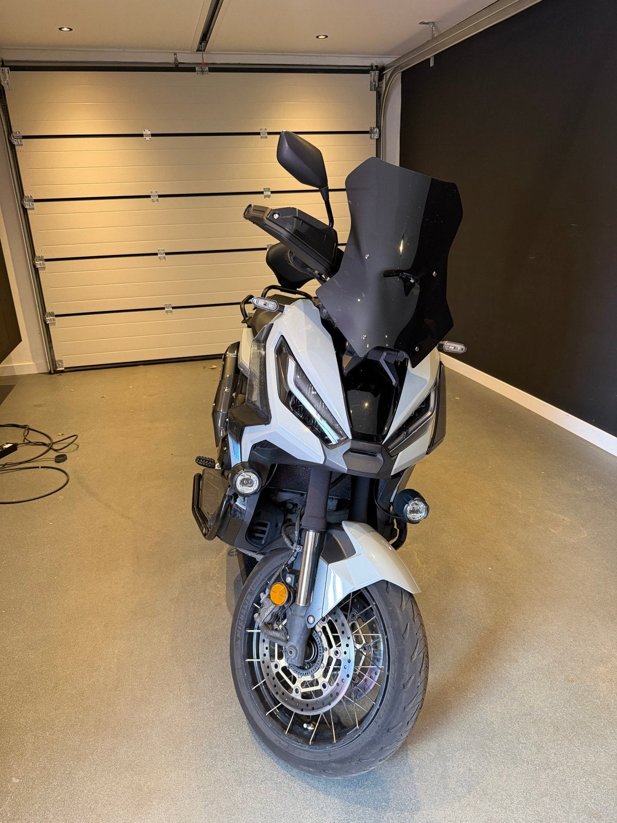 Honda X-ADV met Akrapovic uitlaat A2 vol, Motoren, Motoren | Honda, Particulier, Scooter, meer dan 35 kW, 2 cilinders, Motorrijbewijs A