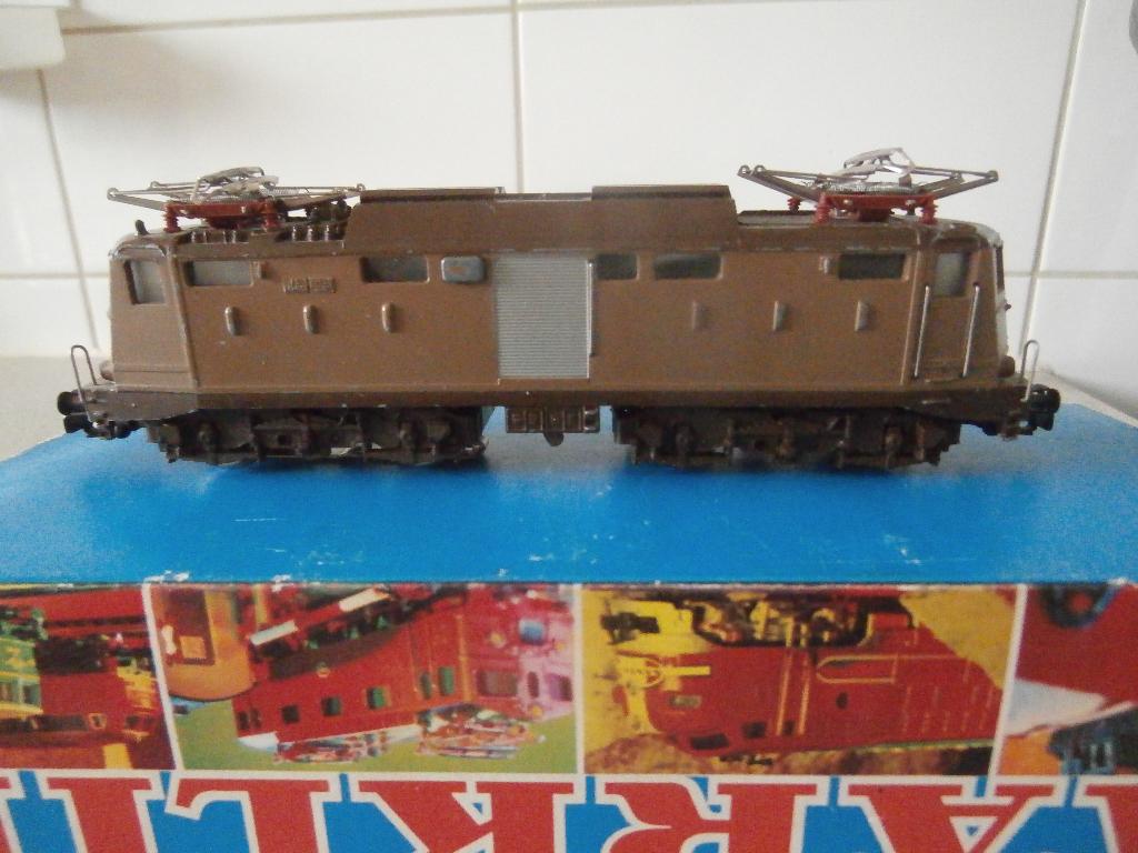 Marklin Italiaanse metalen lok 3035 Analoog -HO, Wisselstroom, Locomotief, Ophalen of Verzenden, Zo goed als nieuw