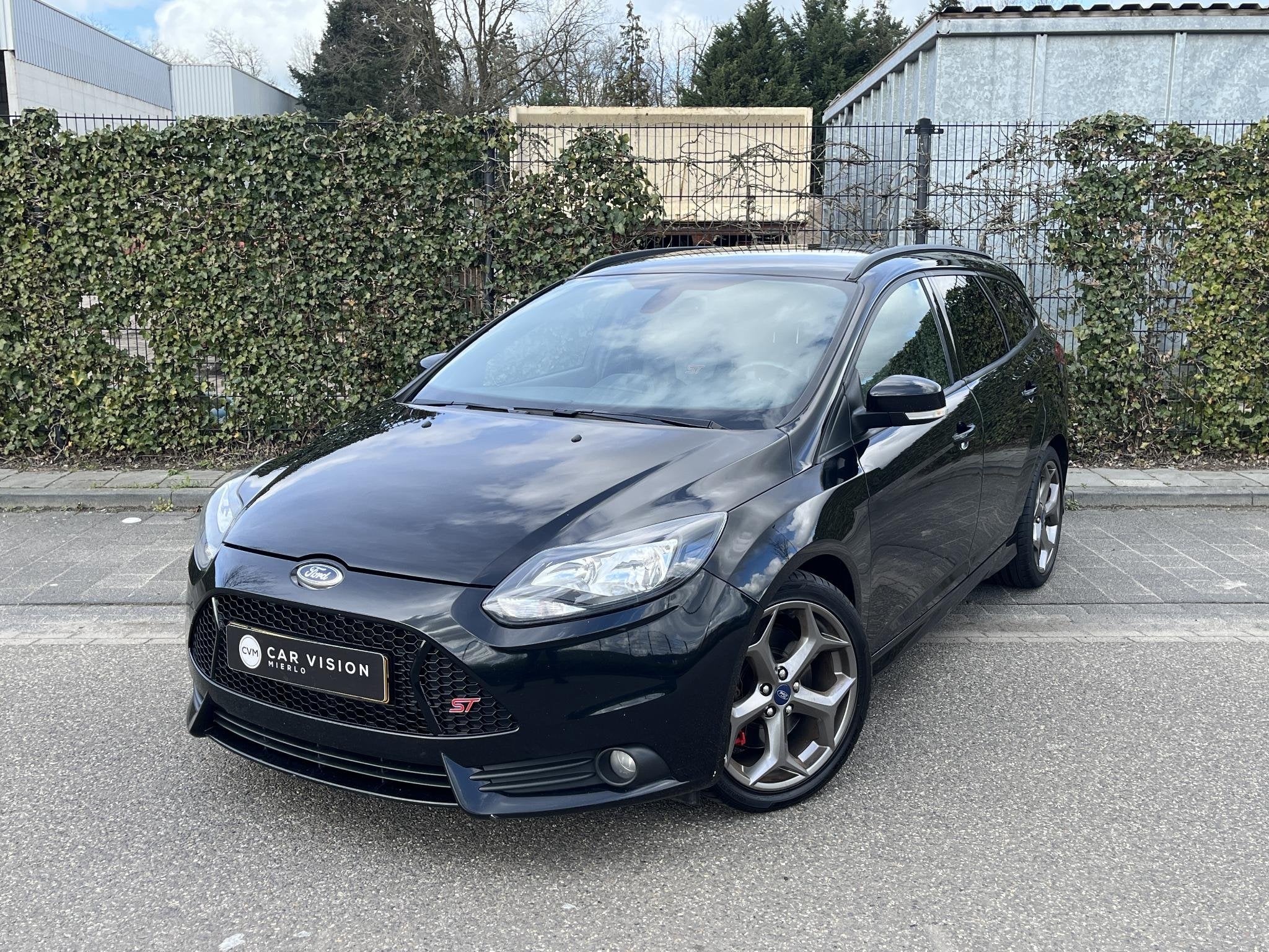 Ford Focus Wagon 2.0 EcoBoost ST-3 * Navi * Camera * Dealero, Euro 5, Gebruikt, 4 cilinders, Zwart