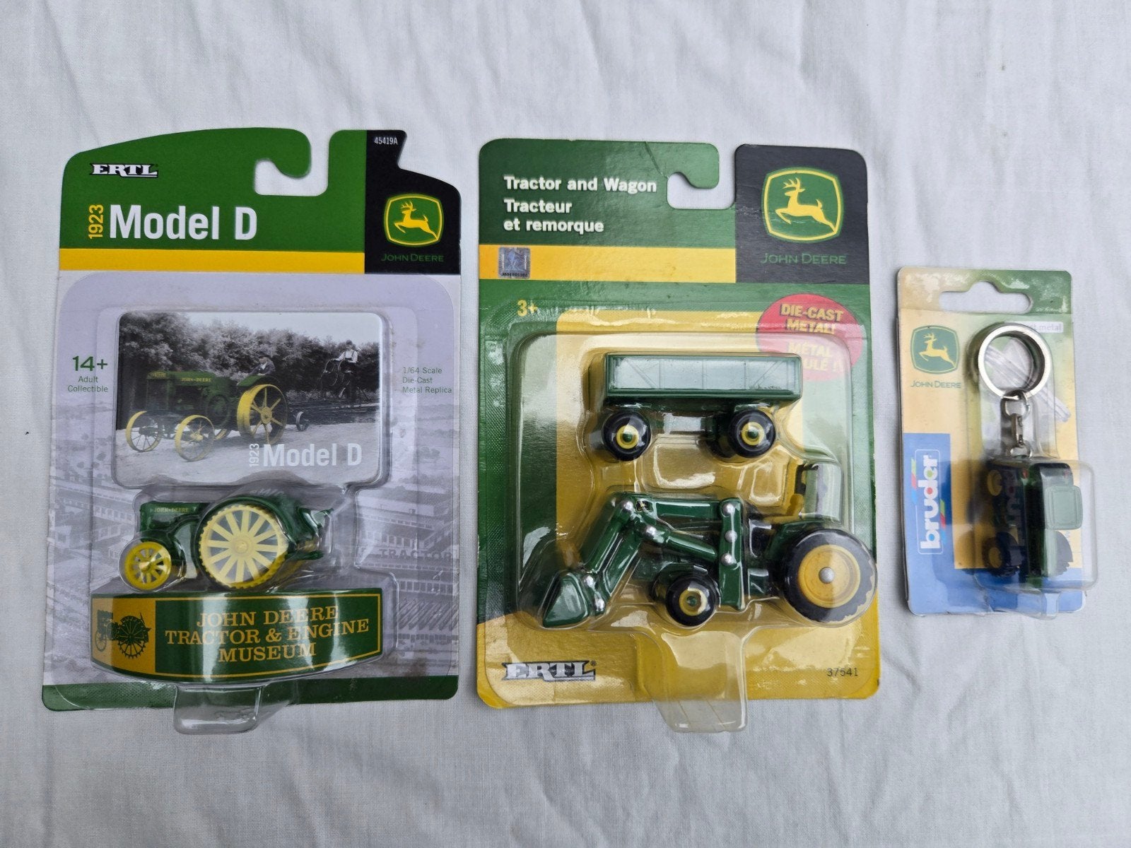 John Deere Miniatuur: Tractor, Aanhanger & Sleutelhanger, Ophalen of Verzenden, Nieuw