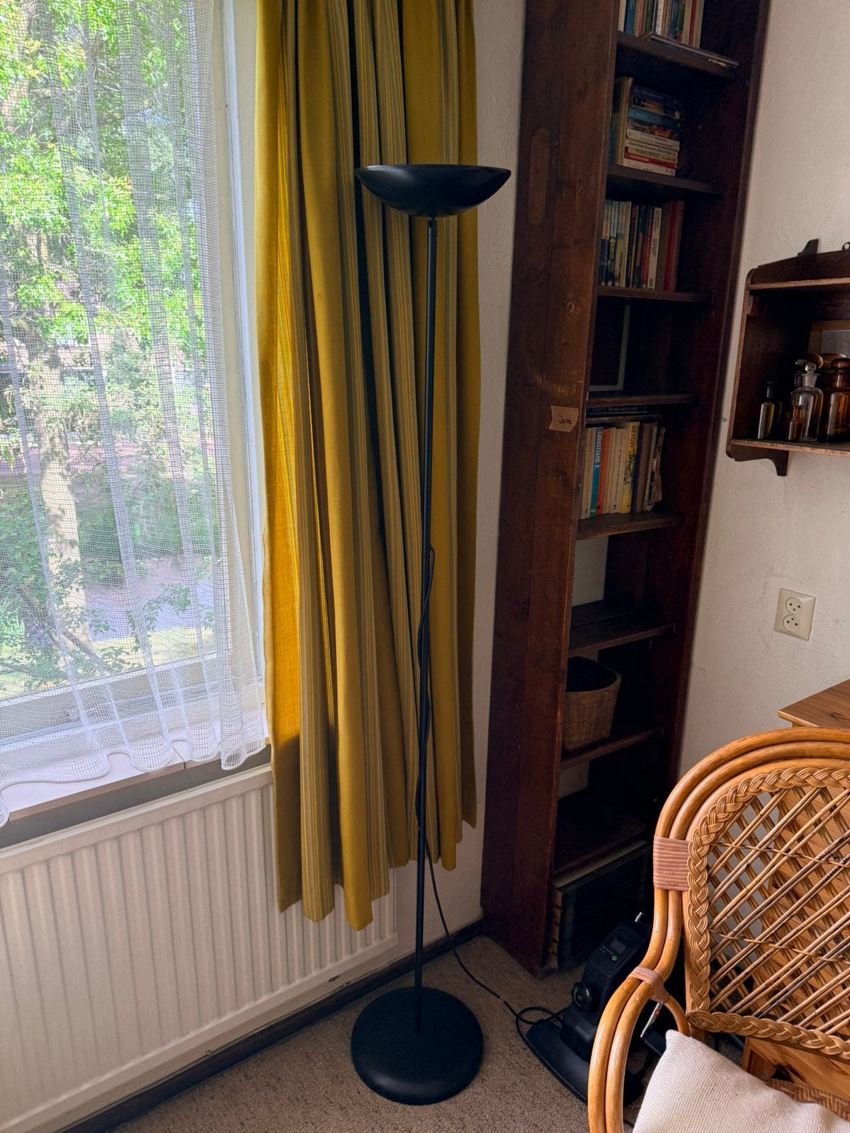 Vloerlamp zwart retro, Huis en Inrichting, Lampen | Vloerlampen, Ophalen, Zo goed als nieuw, Metaal, 150 tot 200 cm