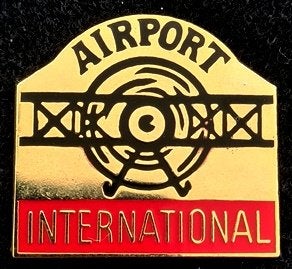Airport International pin, Verzenden, Nieuw, Transport, Speldje of Pin