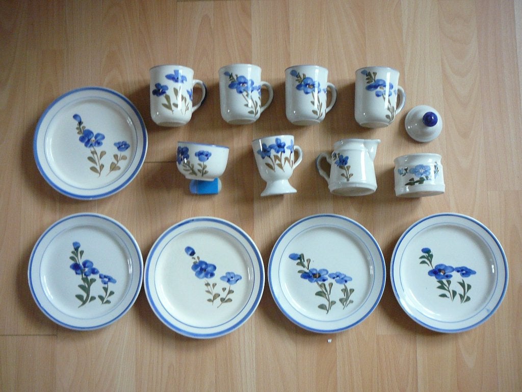 bordjes, bekers, suiker,melkkannetje schaaltje en theekopje, Huis en Inrichting, Keuken | Servies, Ophalen of Verzenden, Overige stijlen