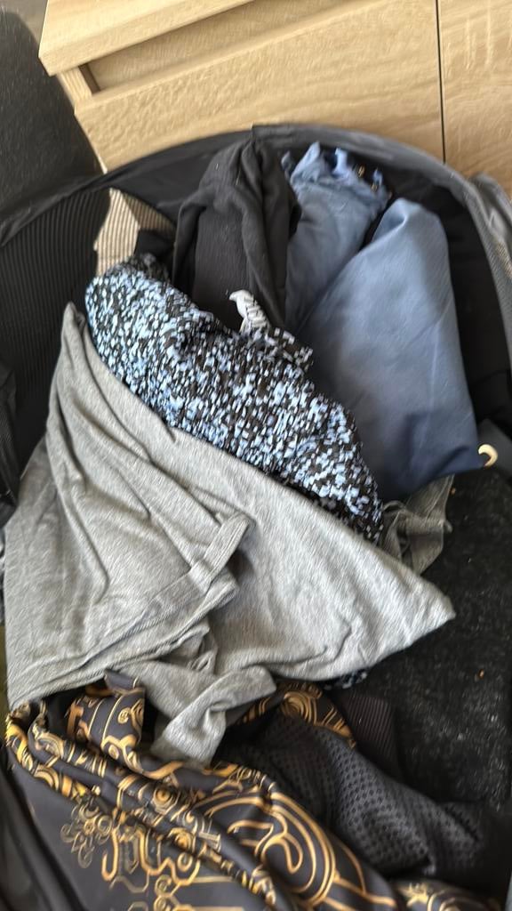Gezocht opkoper, Kleding | Dames, Dames-kledingpakketten, Zo goed als nieuw, Maat 38/40 (M), Ophalen of Verzenden