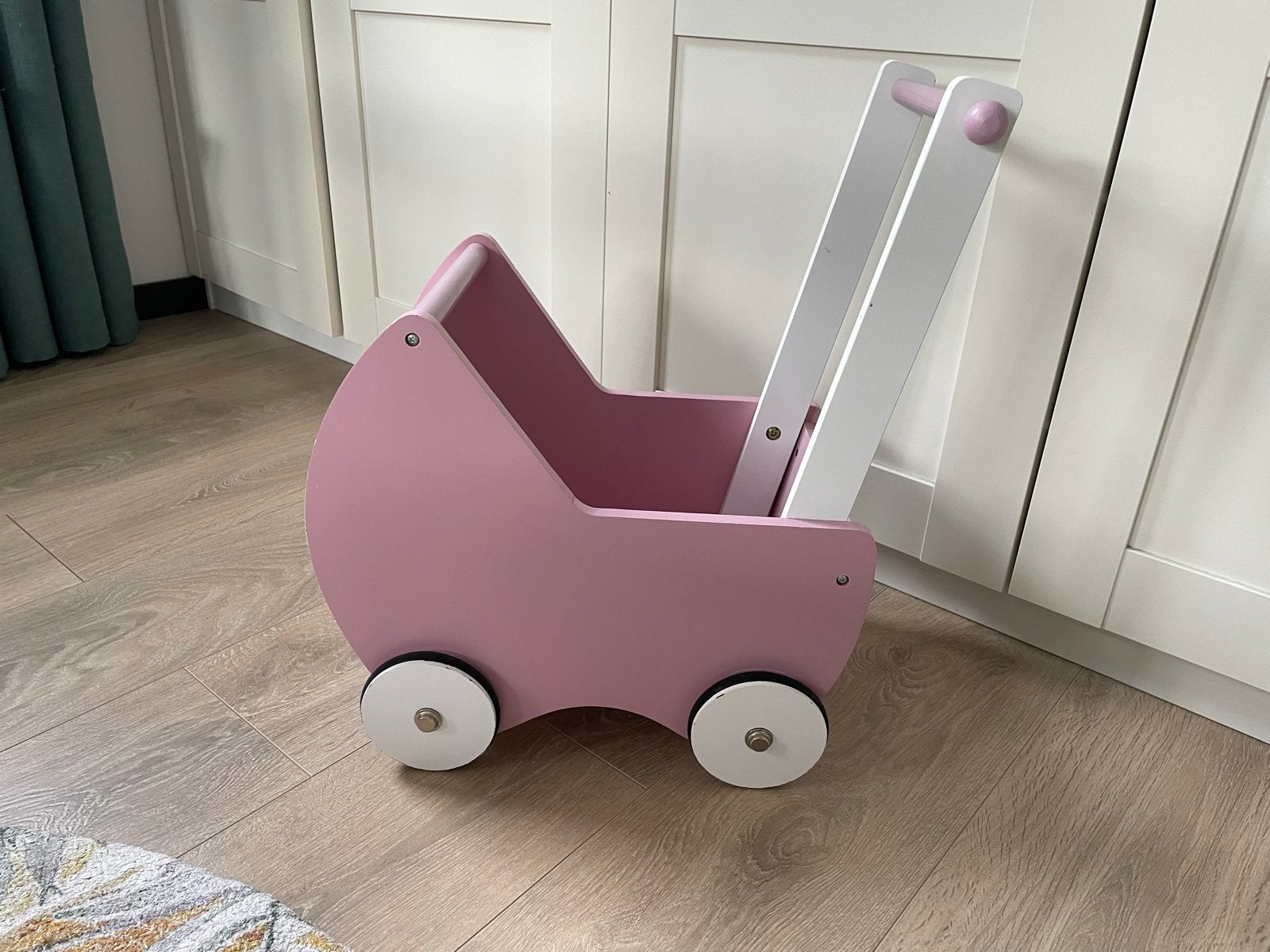 Roze houten poppenwagen van Prenatal, Ophalen, Zo goed als nieuw, Overige typen