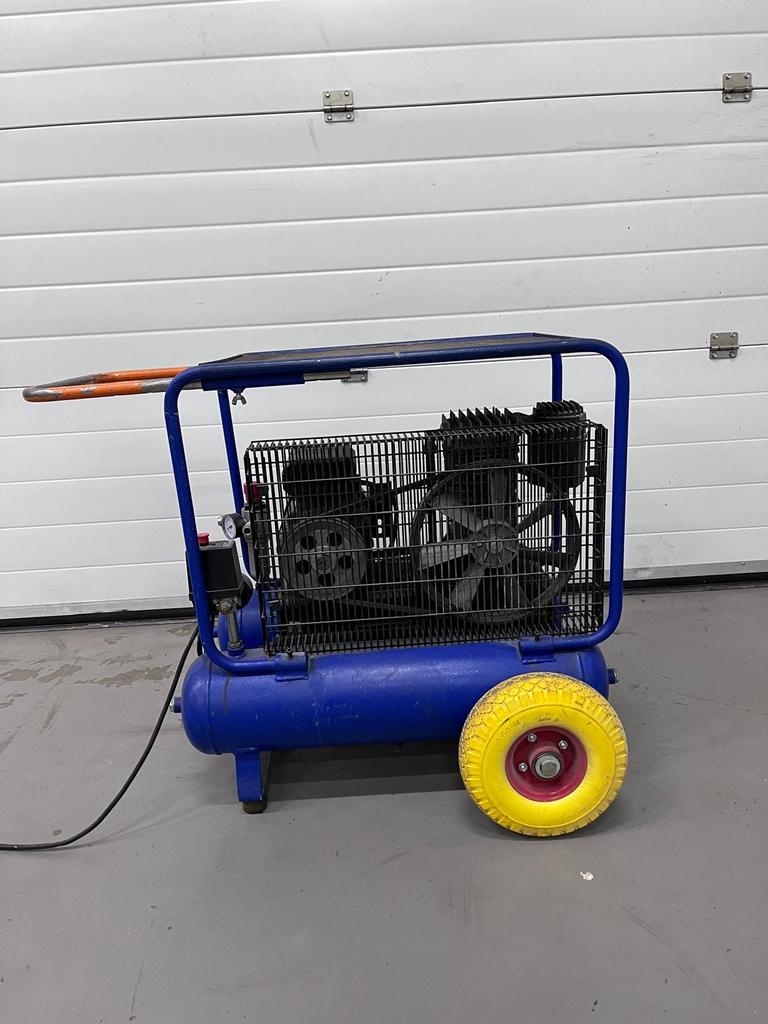 Mobiele compressor Chinook, Doe-het-zelf en Verbouw, Compressors, Gebruikt, 6 tot 10 bar, 25 tot 100 liter, 200 tot 400 liter/min