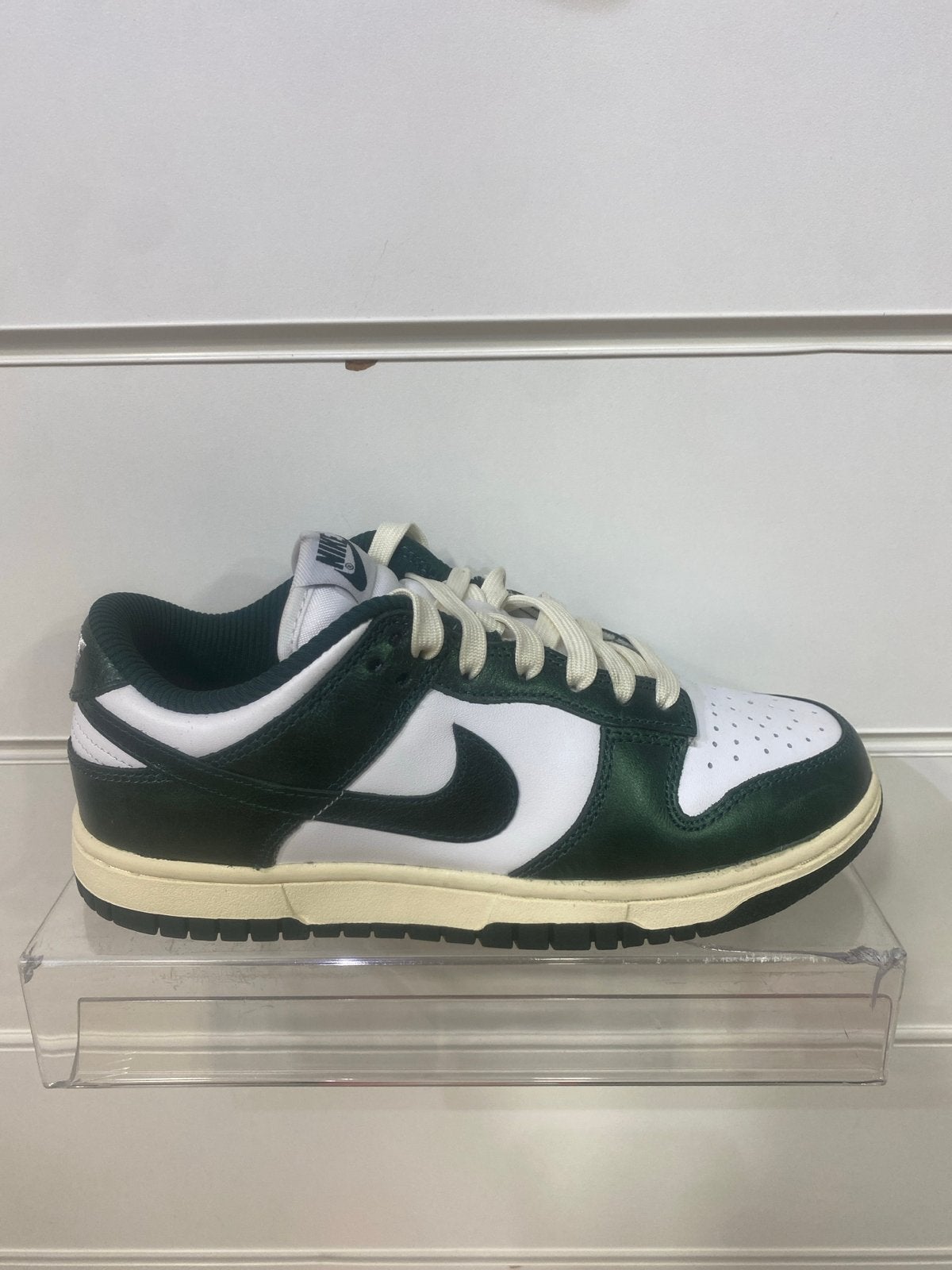 Nike Dunk Low Vintage Green - Maat 36.5, Ophalen of Verzenden, Nieuw, Groen, Sneakers of Gympen