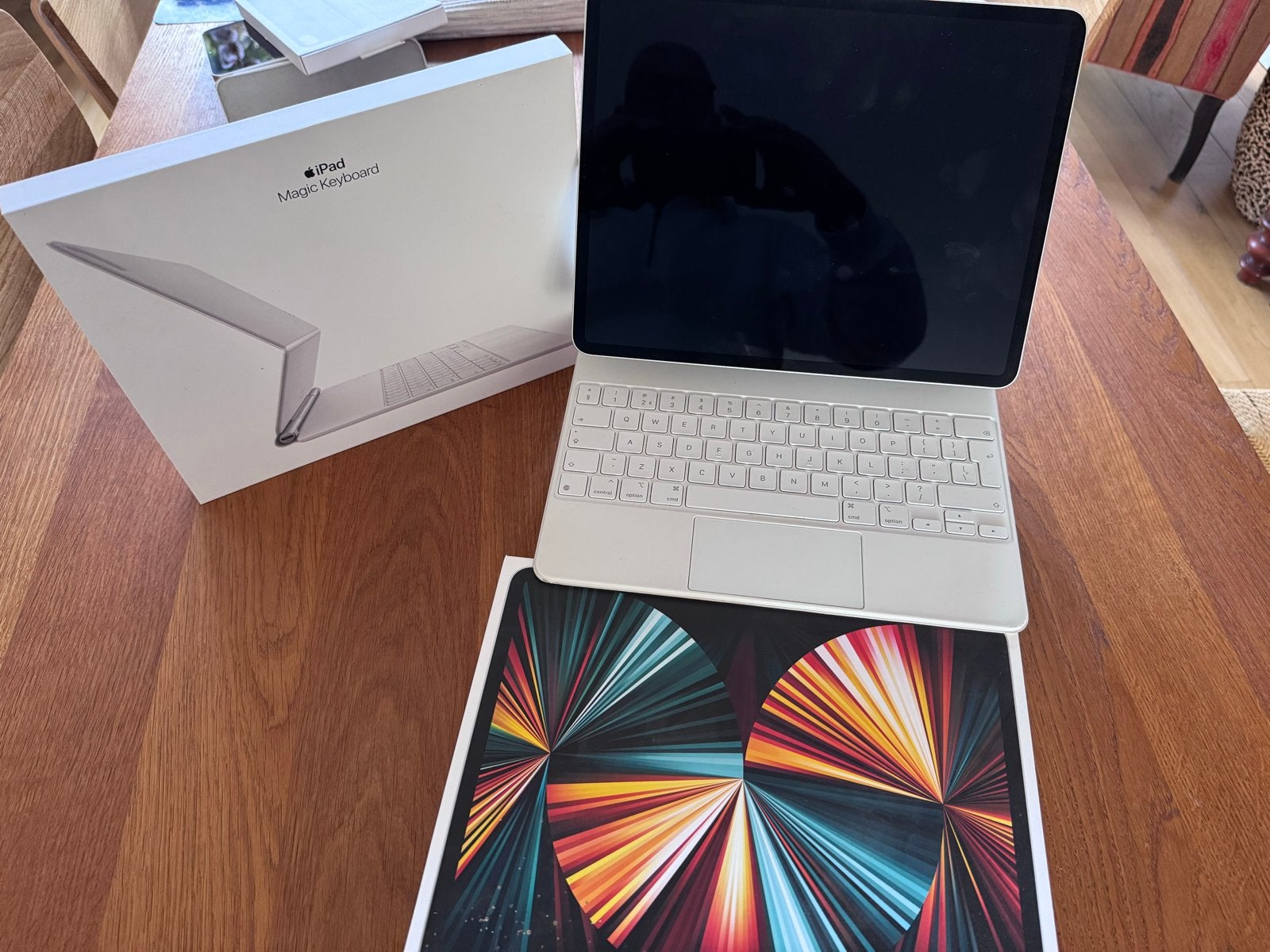 Foto 2 van iPad Pro 11 inch (2021) 256GB met Magic Keyboard