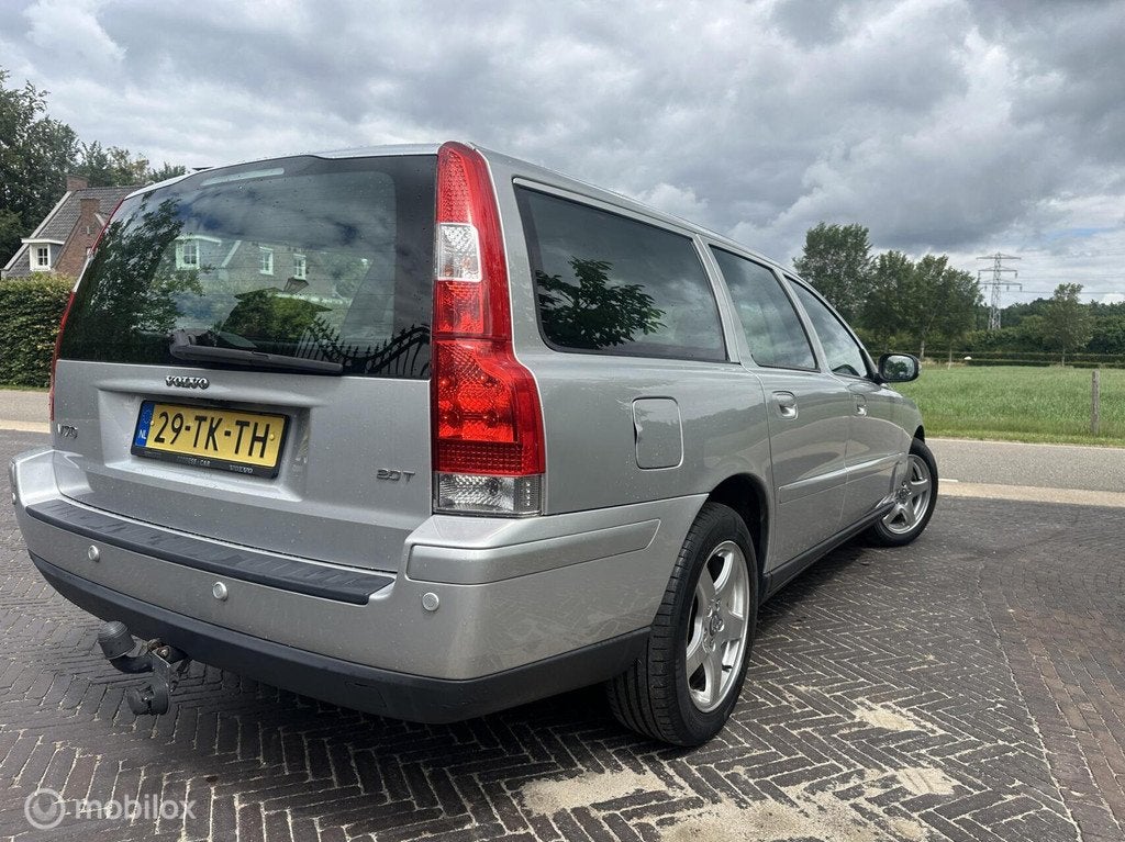 Volvo V70 2.0T4 Edition Classic NAP Trekhaak Airco Leer✅, Voorwielaandrijving, Zwart, 179 pk, 1501 kg