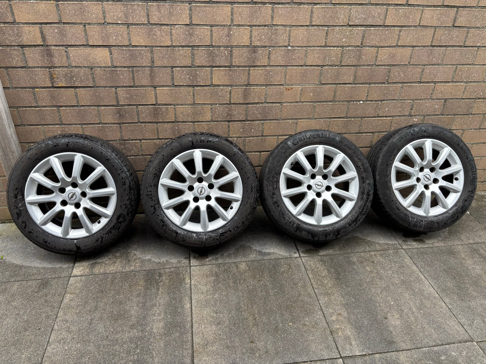 Opel 16 inch velgen met band en radio van POLO, Ophalen
