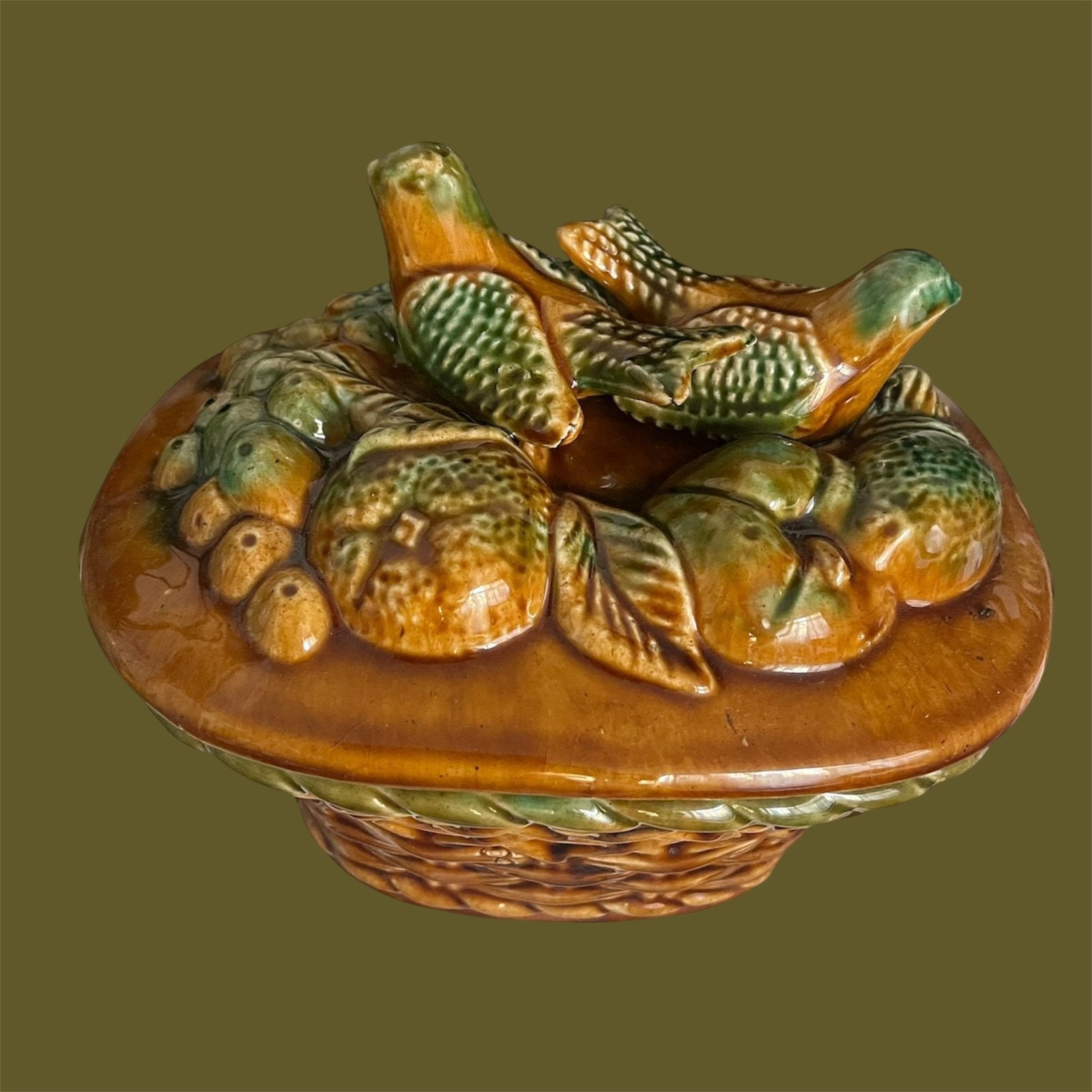 Antieke majolica terrine fruit met vogels in barbotine, Verzenden