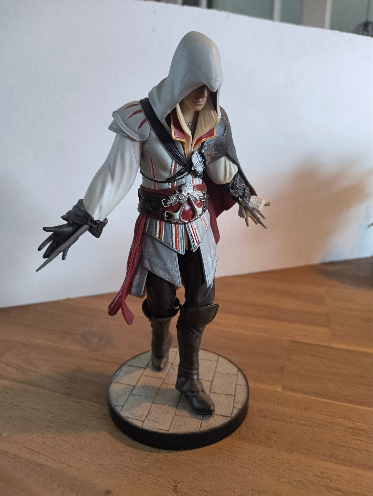 Ezio - White Edition Assassin's Creed 2 statue, Ophalen of Verzenden, Zo goed als nieuw