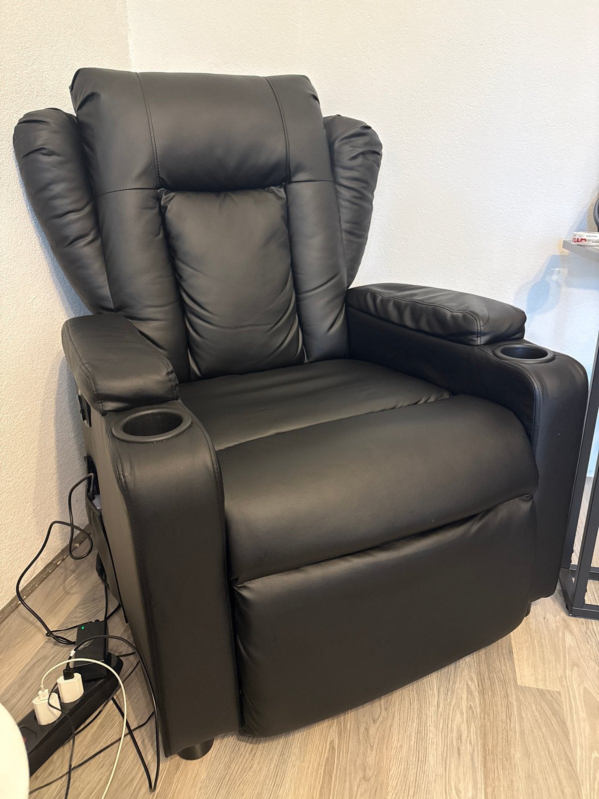 Zwarte leren relaxfauteuil met massagefunctie, Huis en Inrichting, Fauteuils, Ophalen, Gebruikt, Leer, 75 tot 100 cm