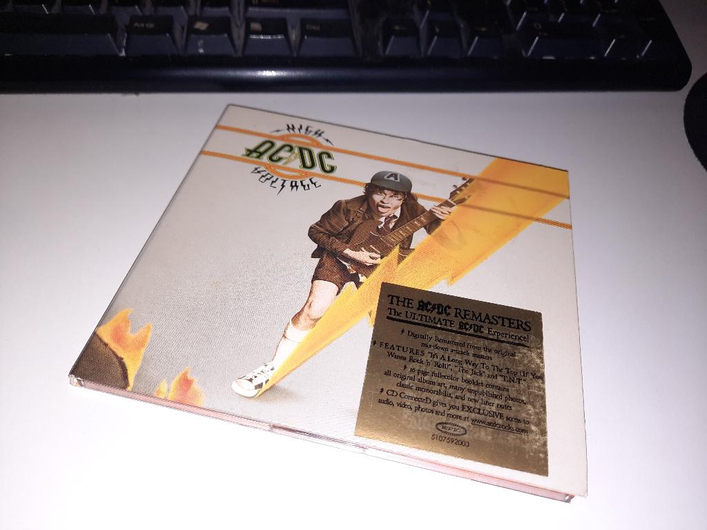 CD AC/DC – High Voltage, Ophalen, Zo goed als nieuw