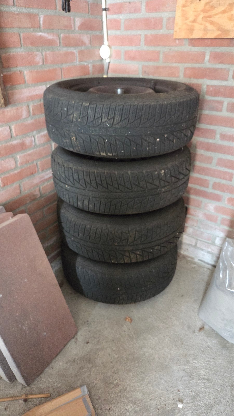 Viking winterbanden 205/60 R16 met 5 mm profiel, Auto-onderdelen, Banden en Velgen, Ophalen, Gebruikt, 16 inch, Banden en Velgen