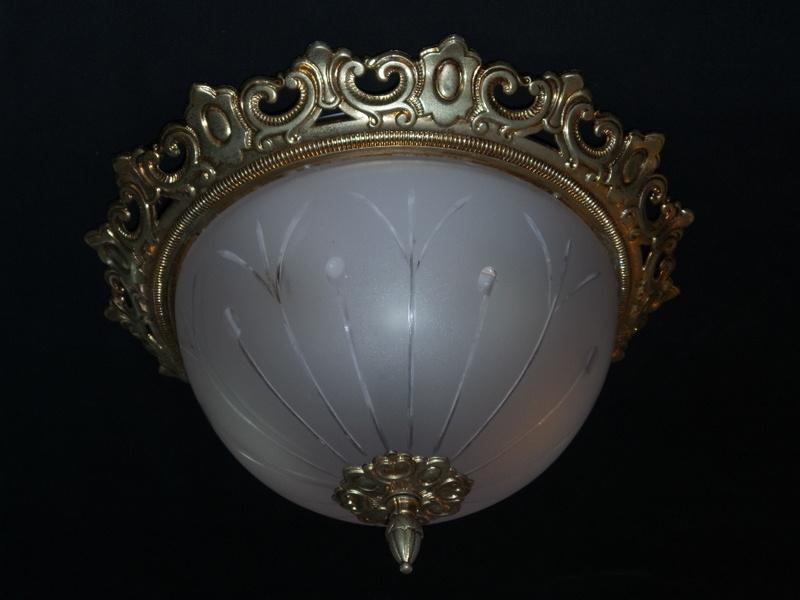 Bolvormige oude plafonniere met matte geslepen glaskap, Antiek en Kunst, Antiek | Lampen, Ophalen of Verzenden