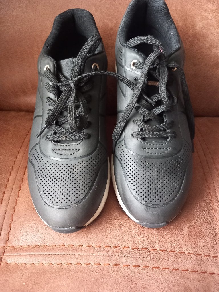 Leuke sneakers, Zwart, Ophalen of Verzenden, Sneakers of Gympen, Zo goed als nieuw