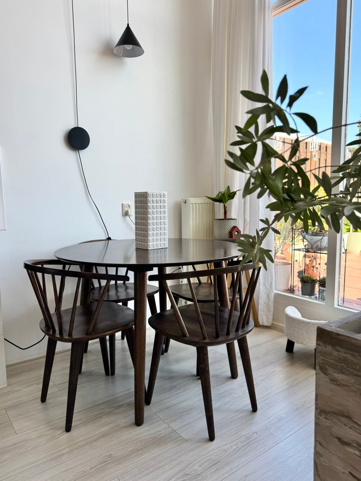 Walnoot eettafel met stoelen, Ophalen, Gebruikt