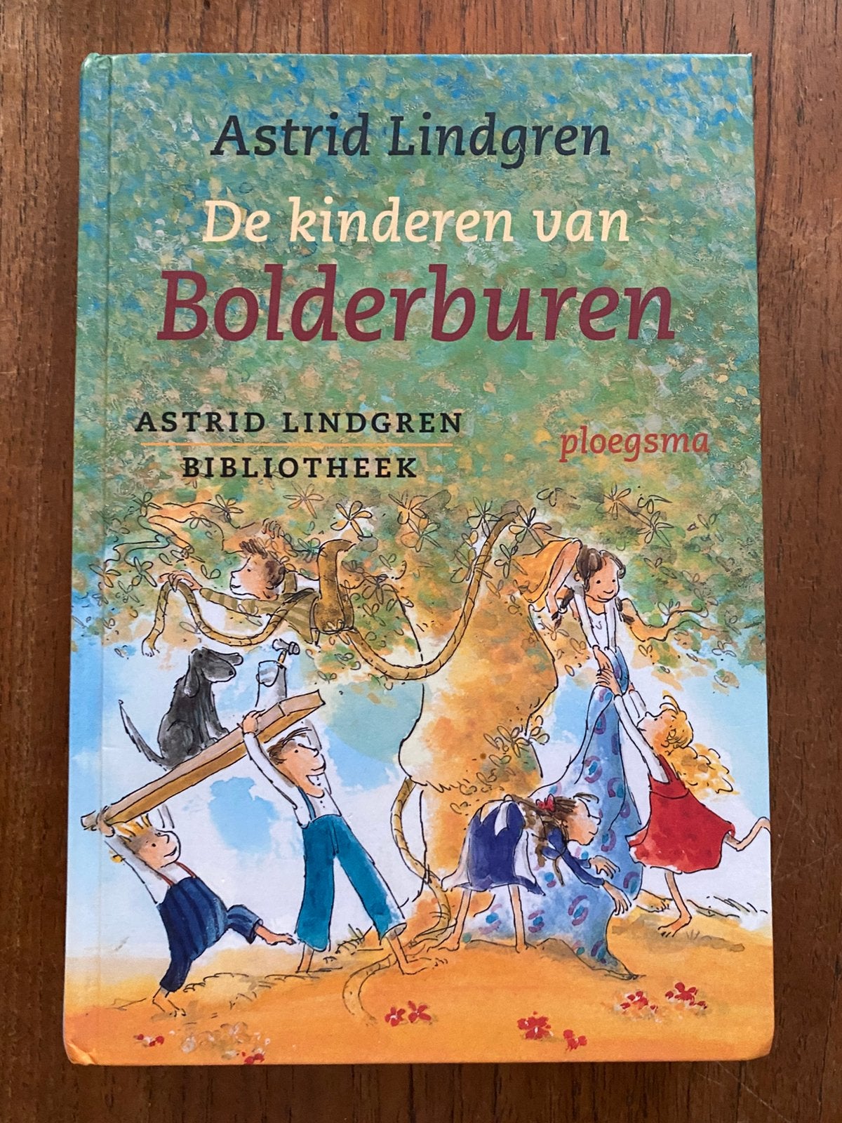 De kinderen van Bolderburen - Astrid Lindgren, Ploegsma 2012, Boeken, Fictie algemeen, Astrid Lindgren, Ophalen of Verzenden, Zo goed als nieuw
