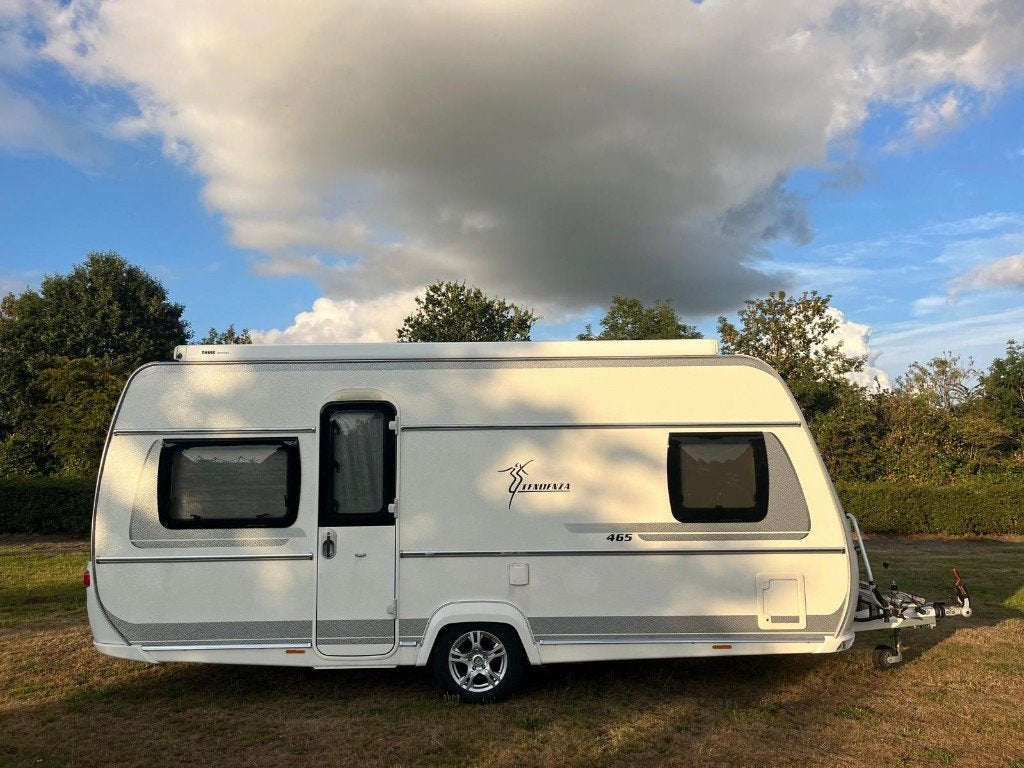 Fendt caravan TENDENZA 465 | Mover | Luifel | Fietsendrager, Caravans en Kamperen, Caravans, Omvormbare zithoek, Rondzit, 7 tot 8 meter