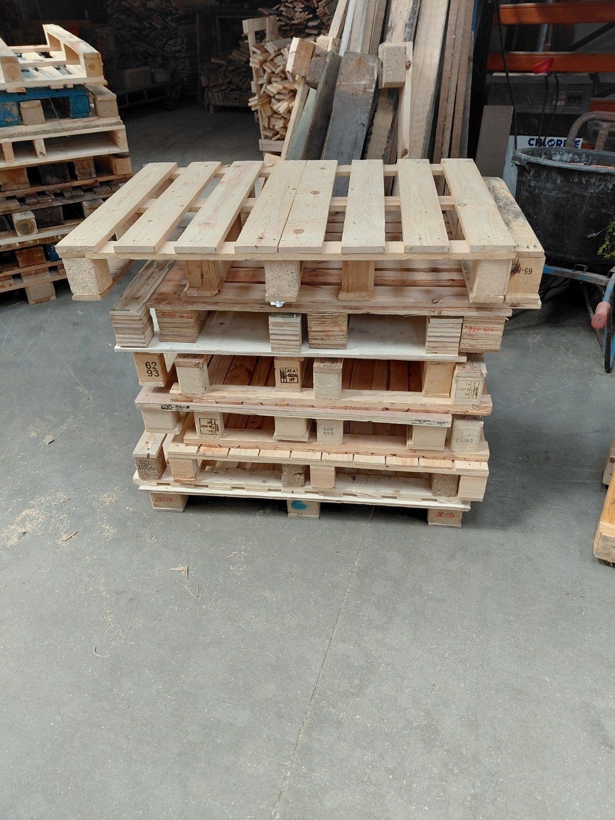pallets,hout,houten pallets,halfjes, Minder dan 3 m³, Ophalen