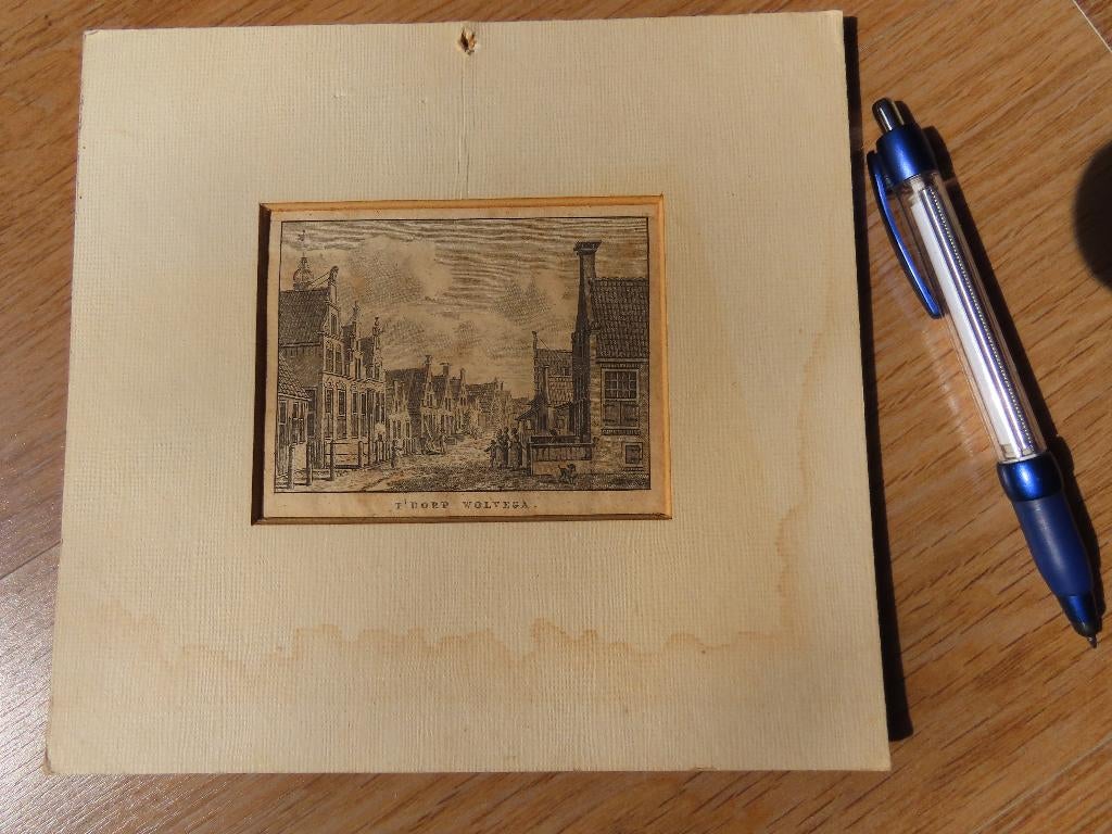 antieke prent 't Dorp Wolvega, Verzamelen, Foto's en Prenten, Gebruikt, Verzenden, Voor 1940, Prent
