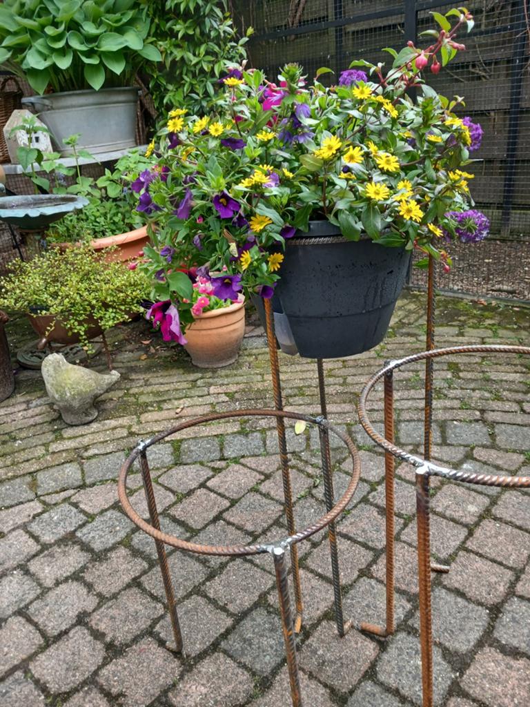 Massieve ijzeren houders voor bloempotten of schalen, Ophalen, Minder dan 30 cm, Rond, Binnen