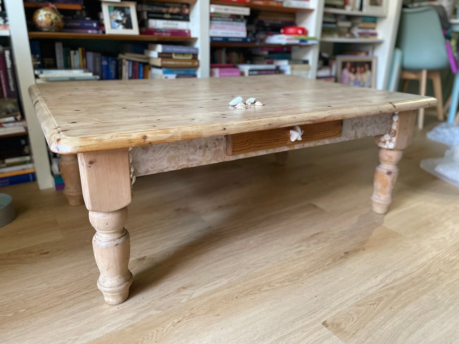 Massief eikenhouten salontafel met parelmoer en schelpjes, Ophalen, Gebruikt, 100 tot 150 cm, Eikenhout