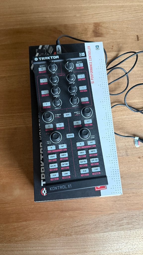 Native Instruments Kontrol X1, Ophalen, Zo goed als nieuw