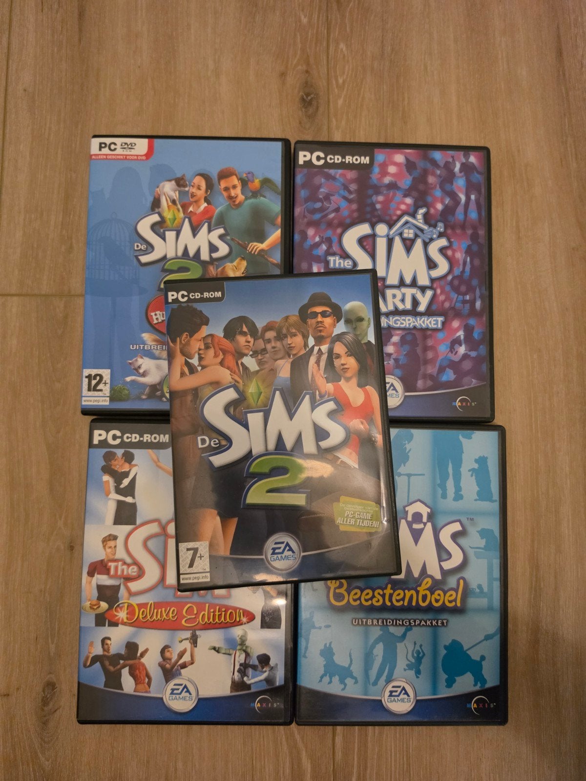 De Sims 2 CD-ROM Set - Diverse Uitbreidingen, Spelcomputers en Games, Games | Pc, Gebruikt, Simulatie, 1 speler, Vanaf 7 jaar