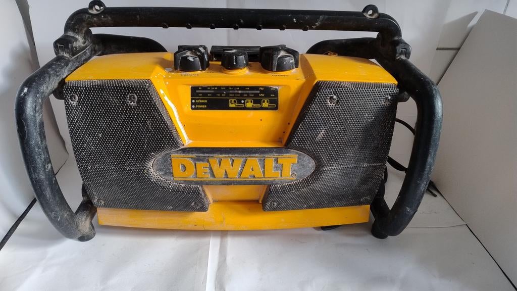 Dewalt bouwradio - Robuust en betrouwbaar, Ophalen, Gebruikt, Bouwradio
