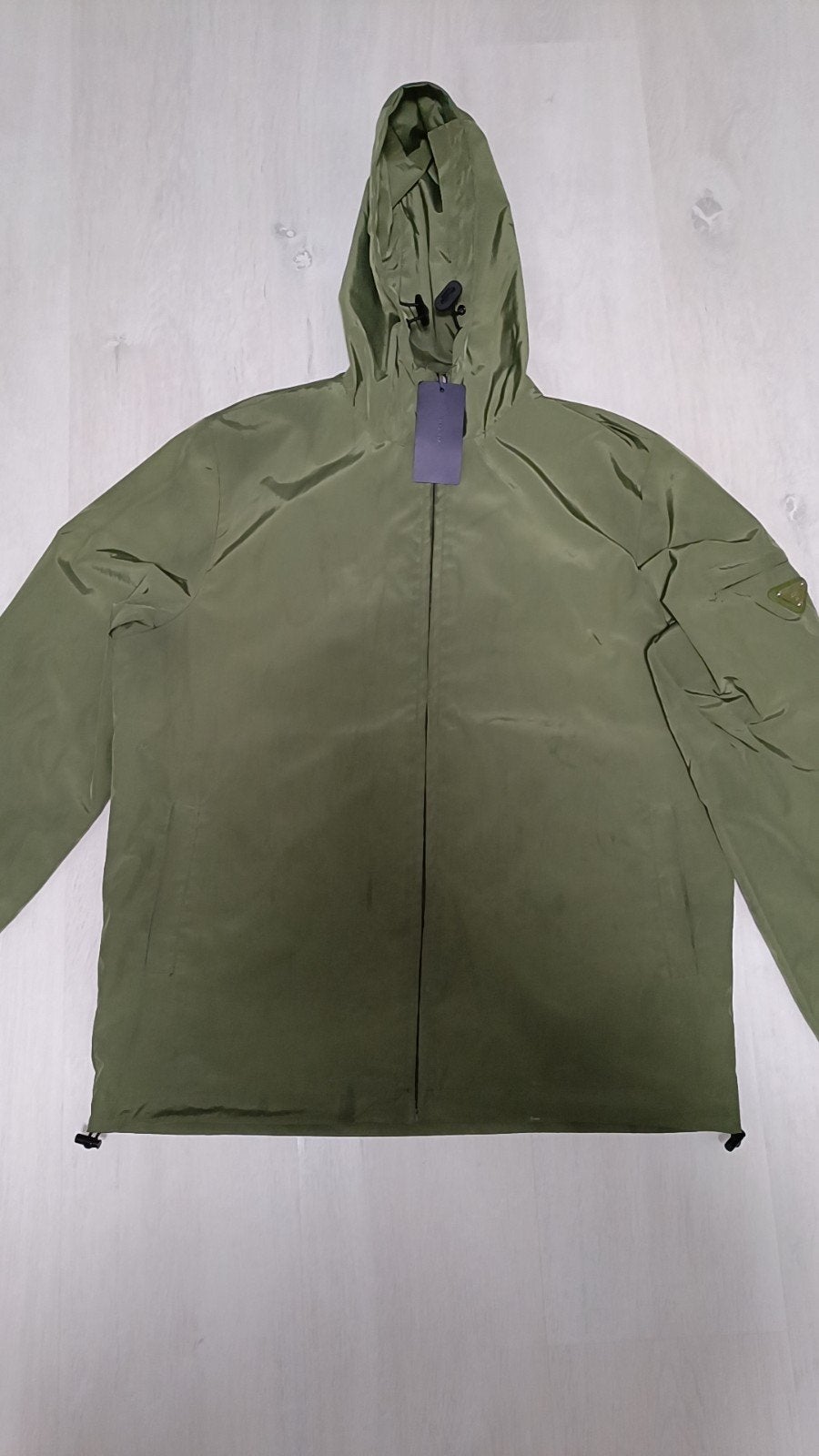 Prada windjack met capuchon - Nieuw met kaartjes, Verzenden, Nieuw, Maat 48/50 (M), Prada