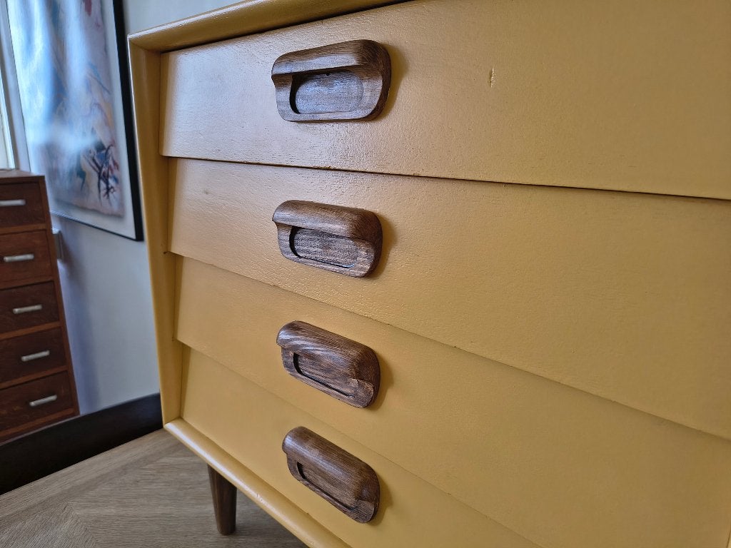 Vintage Ladekast Jaren '60 – Okergeel☀️, Huis en Inrichting, Kasten | Ladekasten, Zo goed als nieuw, 3 of 4 laden, Onbekend, 25 tot 50 cm