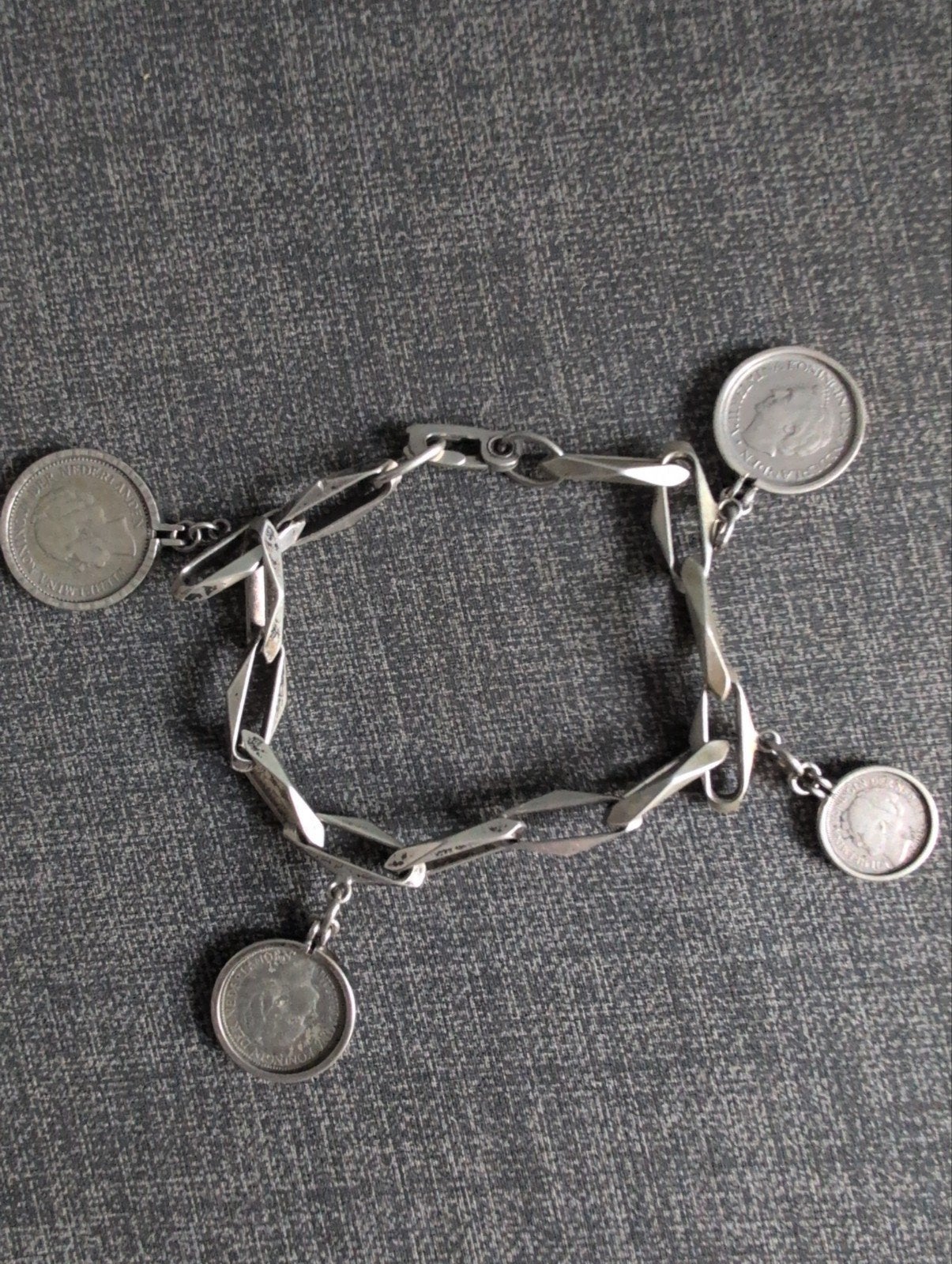 Zilveren Armband met Vier Munten - 39,32 gram