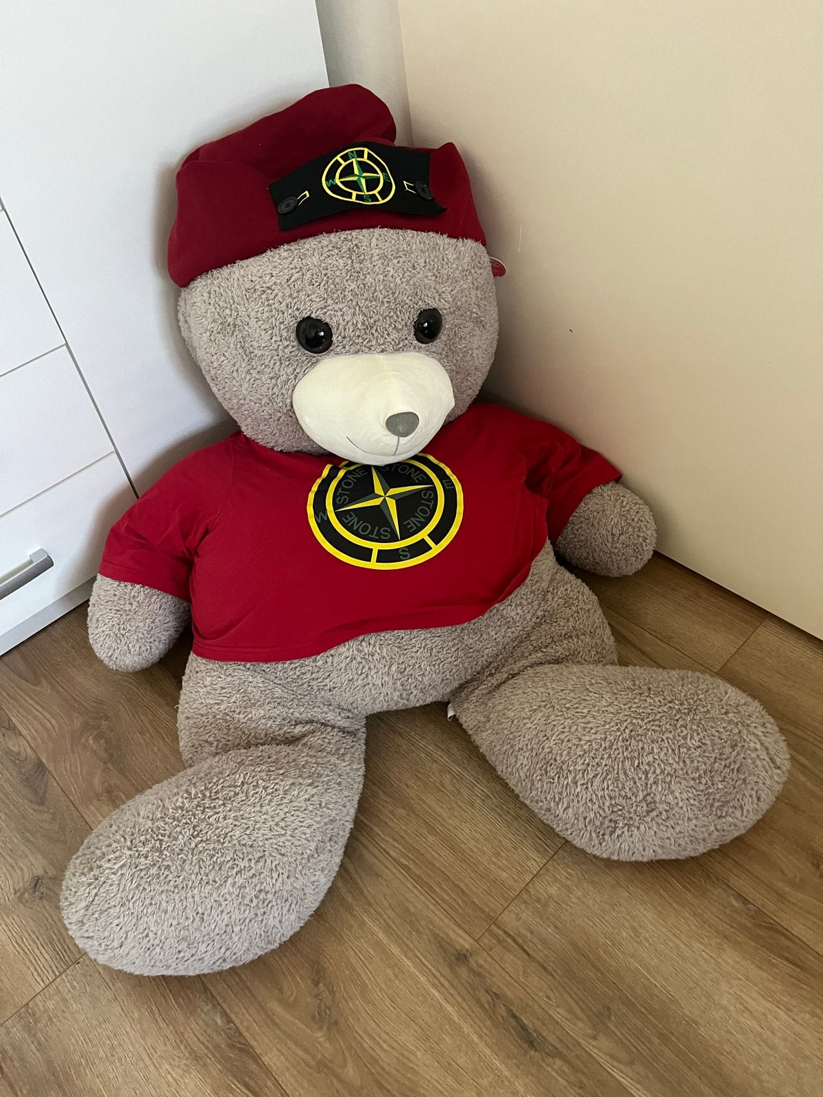 Grote knuffelbeer met Stone Island kleding, Ophalen, Gebruikt, Overige merken, Overige karakters