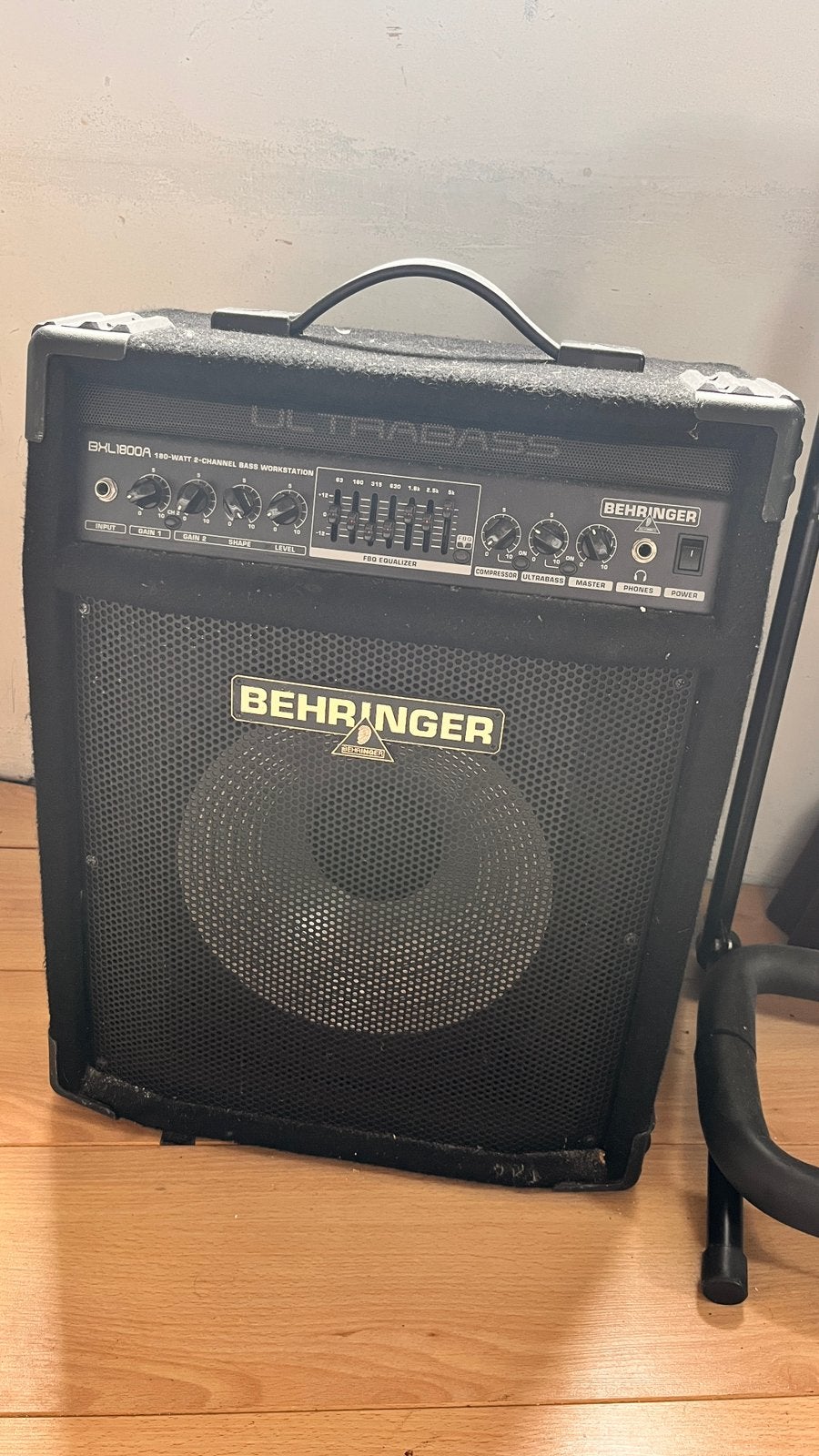 MOET WEG!! BIED! Behringer BXL1800A ULTRABAS BASS GUITAR AMP, Ophalen, 100 watt of meer