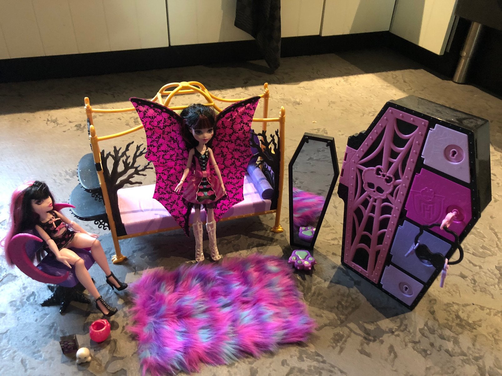 7 monster  high poppen mattel met kasten & slaapkamer, Verzamelen, Poppen, Ophalen of Verzenden, Zo goed als nieuw, Fashion Doll