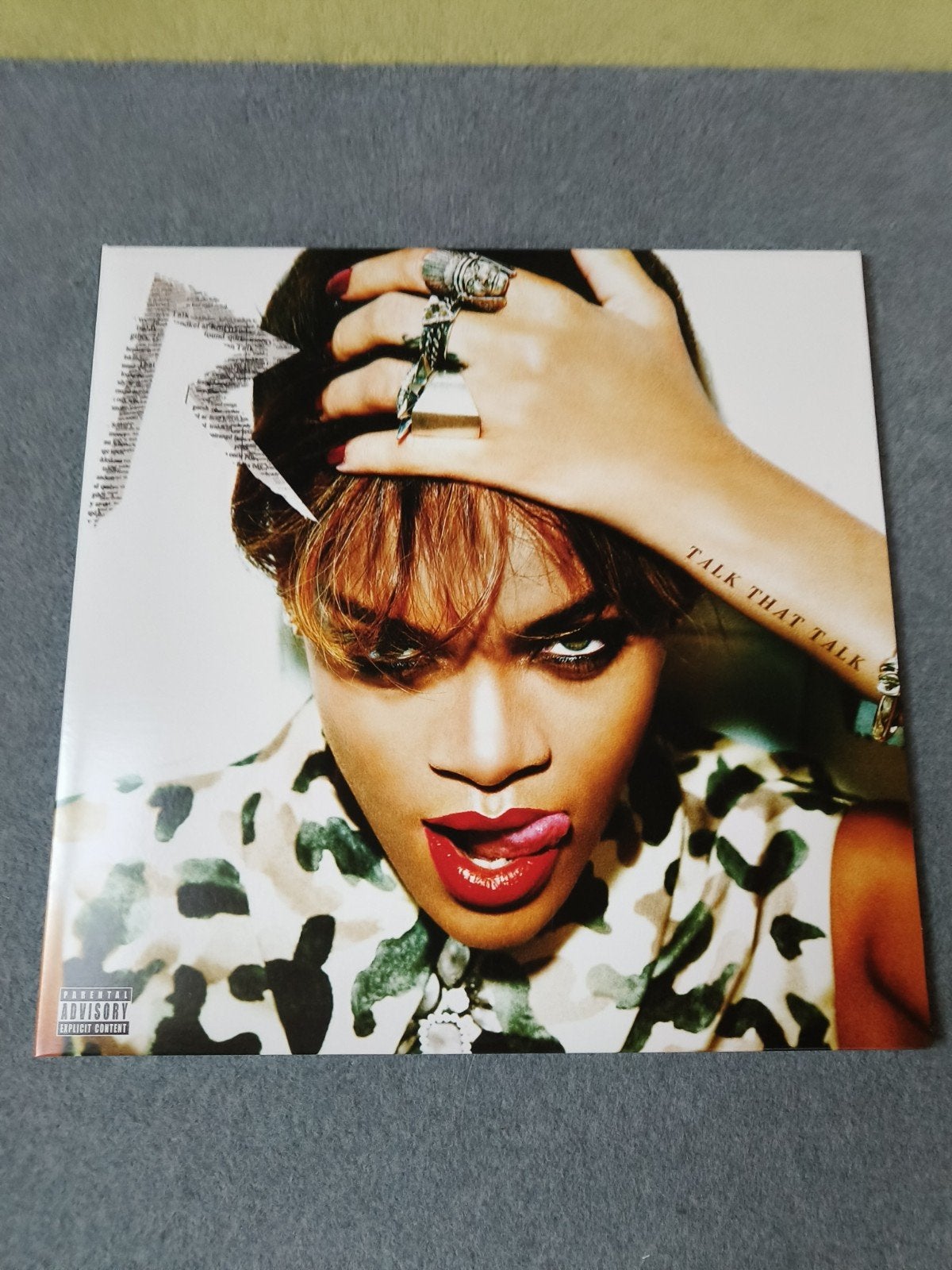 Rihanna - Talk That Talk LP (Nieuwstaat), LP, Pop, Ophalen of Verzenden, Zo goed als nieuw