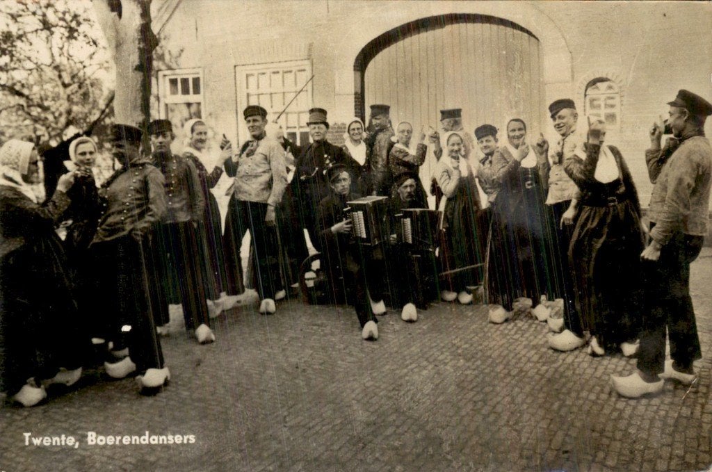 Twente - Boerendansers - Klompendans, Verzamelen, Ansichtkaarten | Nederland, Ongelopen, Overijssel, Voor 1920, Ophalen of Verzenden